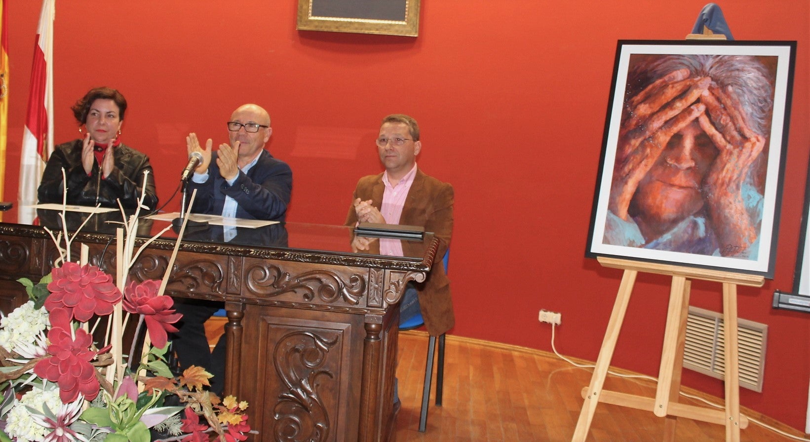 Acto de presentación del cartel en Don Gome con presnencia del alcalde. 