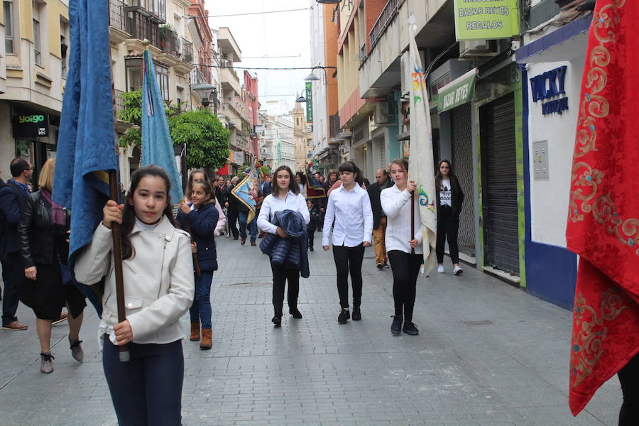 Tras la Misa en la ermita, las banderas recorren el convento de las Madres Trinitarias, la SAFA, el colegio de la Madre del Divino Pastor y los poblados