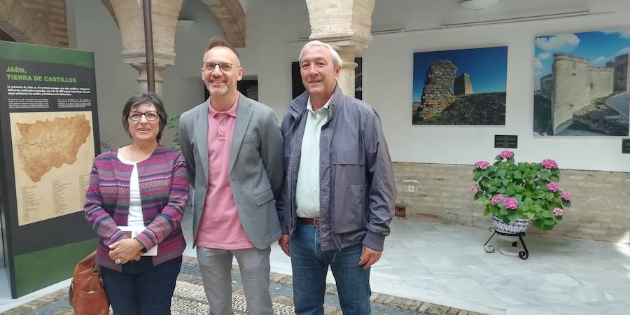 Concha Choclán, Vicente Barba y Juan Lucas García en el acto de inauguración. :