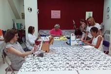 Mujeres participan en un taller de la asociación 