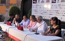 Acto de presentación del Capuchinos Rock en el Palacio de los Niños de Don Gome con presencia de los responsables y autoridades. 