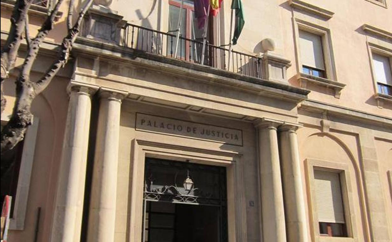 Cuatro años de cárcel para un vecino de Andújar por intentar matar a su mujer con una llave
