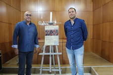 Abdelaziz Samsaoui y José Antonio Oria, con el cartel anunciador. :: 