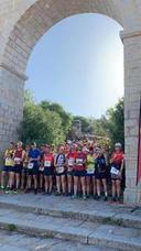 Los participantes en la línea de meta del Santuario. 