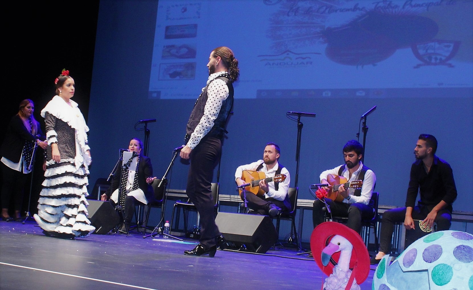Cuadro flamenco que actuó ayer en las III Jornadas Escolares de Flamenco. 