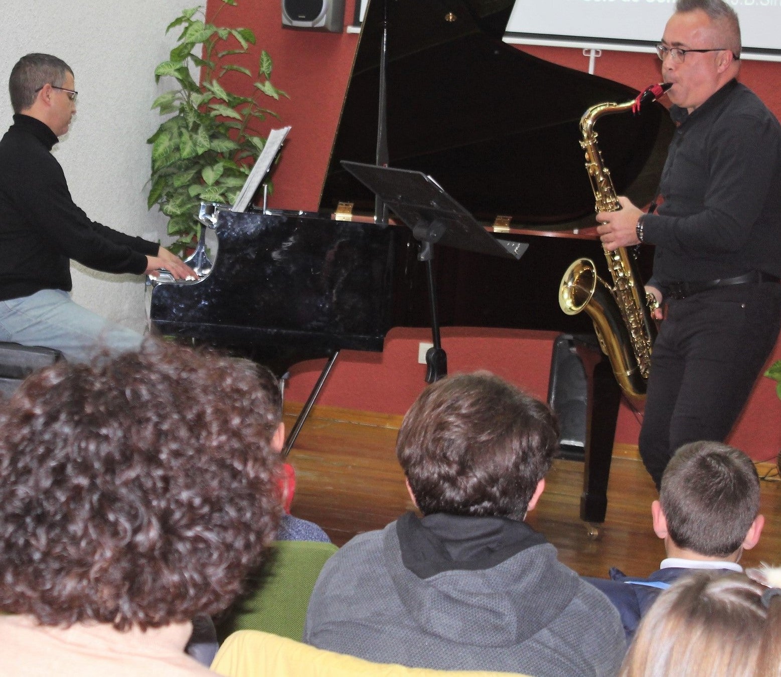 Concierto de piano y saxo, a cargo del profesorado. 