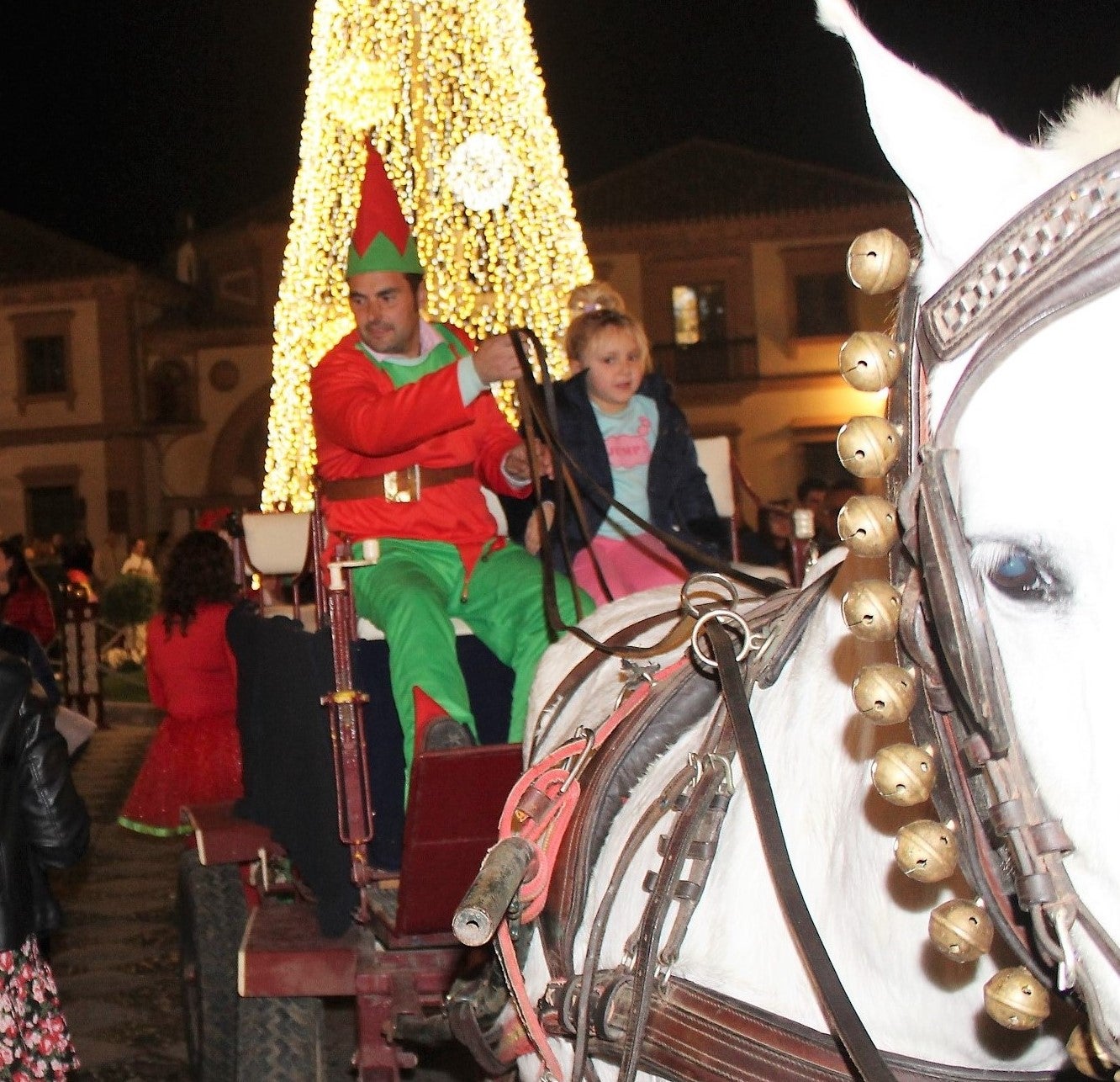 El Duende esntusiasmó a los niños. 