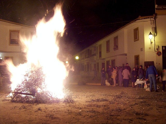 Un total de 27 hogueras prenderán este sábado con motivo de la Fiesta de las Candelas
