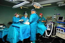 Intervención quirúrgica en el hospital. 