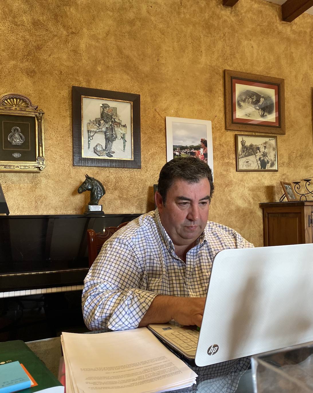 Guillermo Cervera en su casa. 