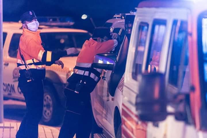 Miembros de Protección Civil durante los días de confinamiento. 