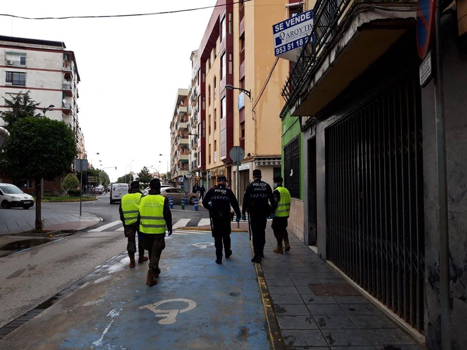 Refuerzo del Ejército por las calles de Andújar. 