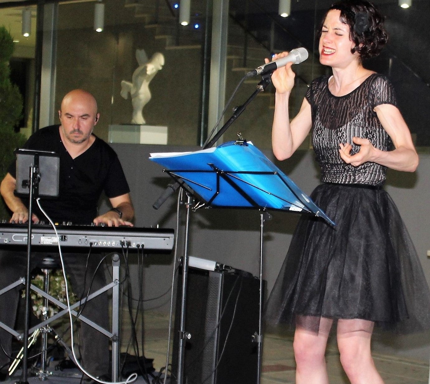 Concierto de Dafne el pasado jueves por la noche en la Plaza del Camping. 