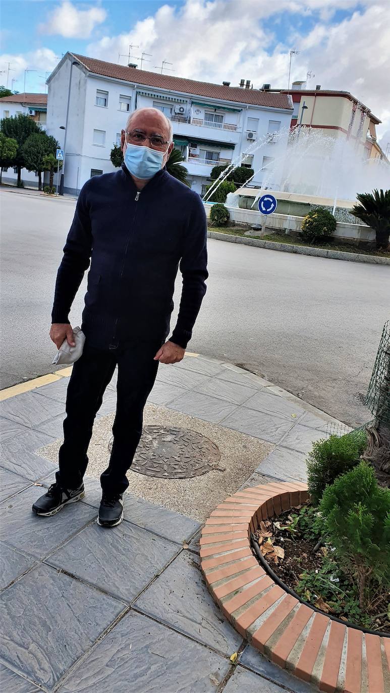 Vicente Ginés, ayer en la barriada de la Plaza de Toros. 