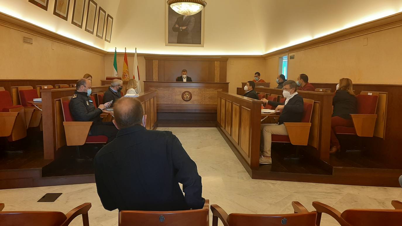 Reunión de la comisión Covid-19 esta mañana en el salón de plenos. 