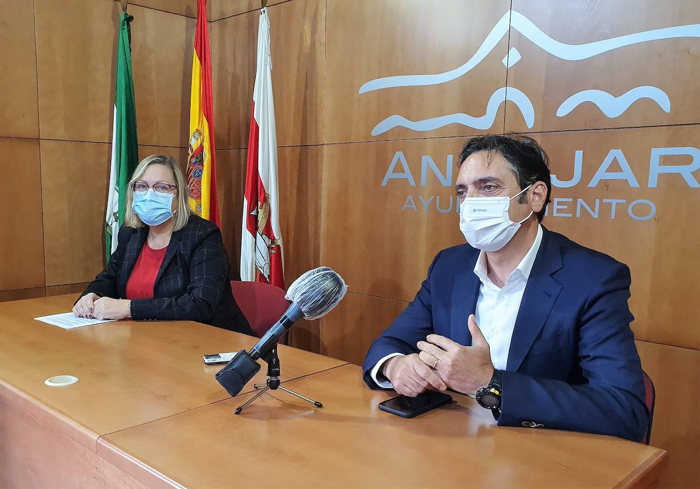 Josefa Jurado y David Cobo, ayer en su comparecencia. 