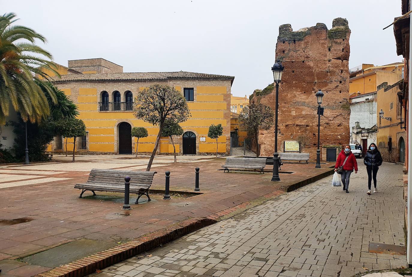 Altozano La Marquesa, donde se contemplan las traseras de Don Gome y el acceso a las murallas. 
