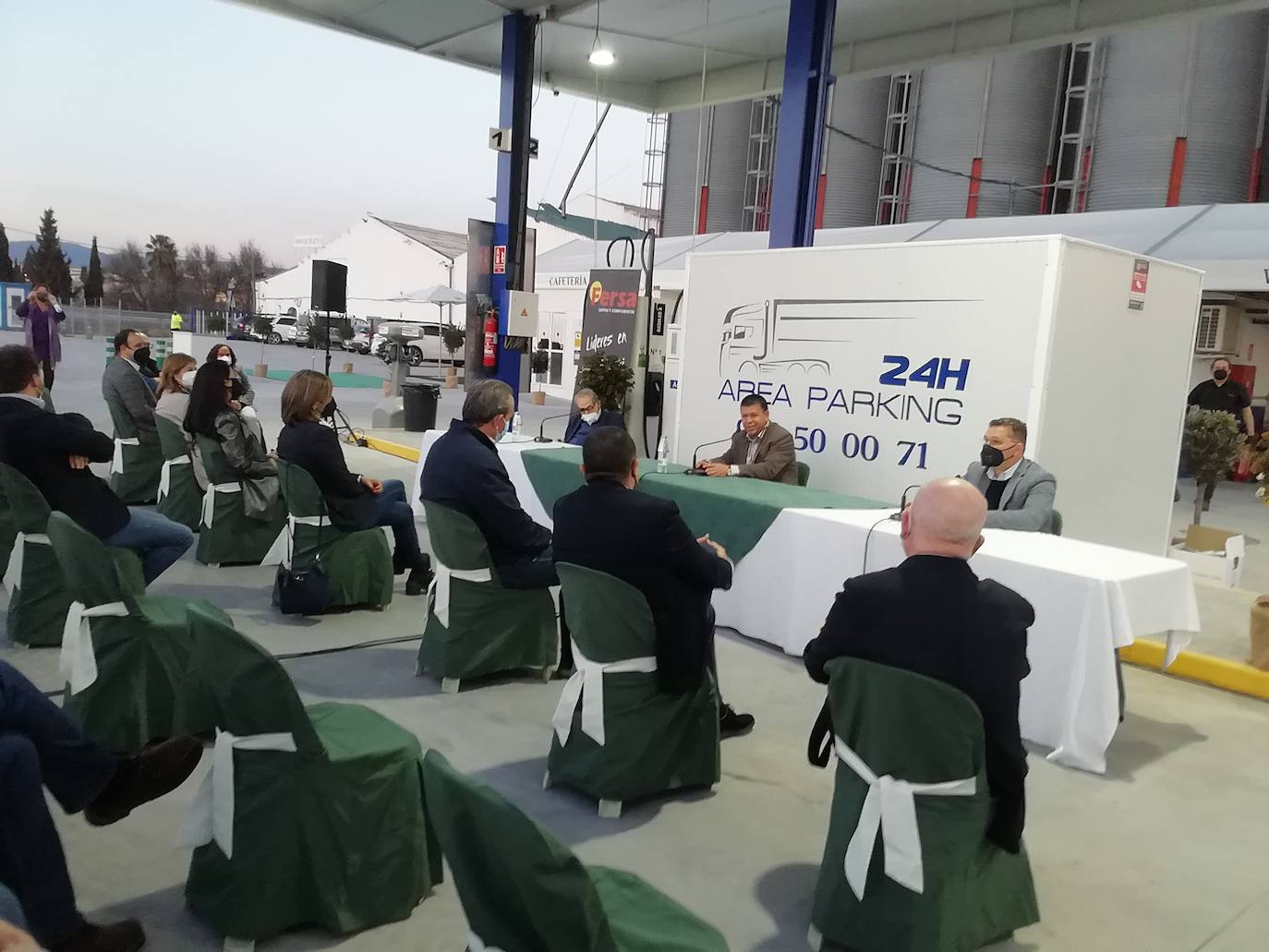 Acto de inauguración de esta tarde con amplía representación. 