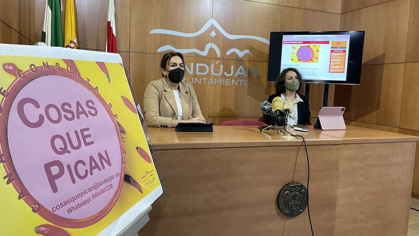 Teresa Fernández Pacheco y Rocío Teruel, durante la presentación. 
