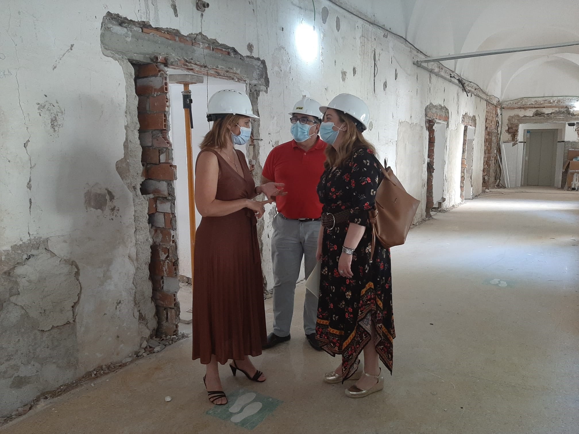 Trinidad Rus durante la visitas a las obras. 
