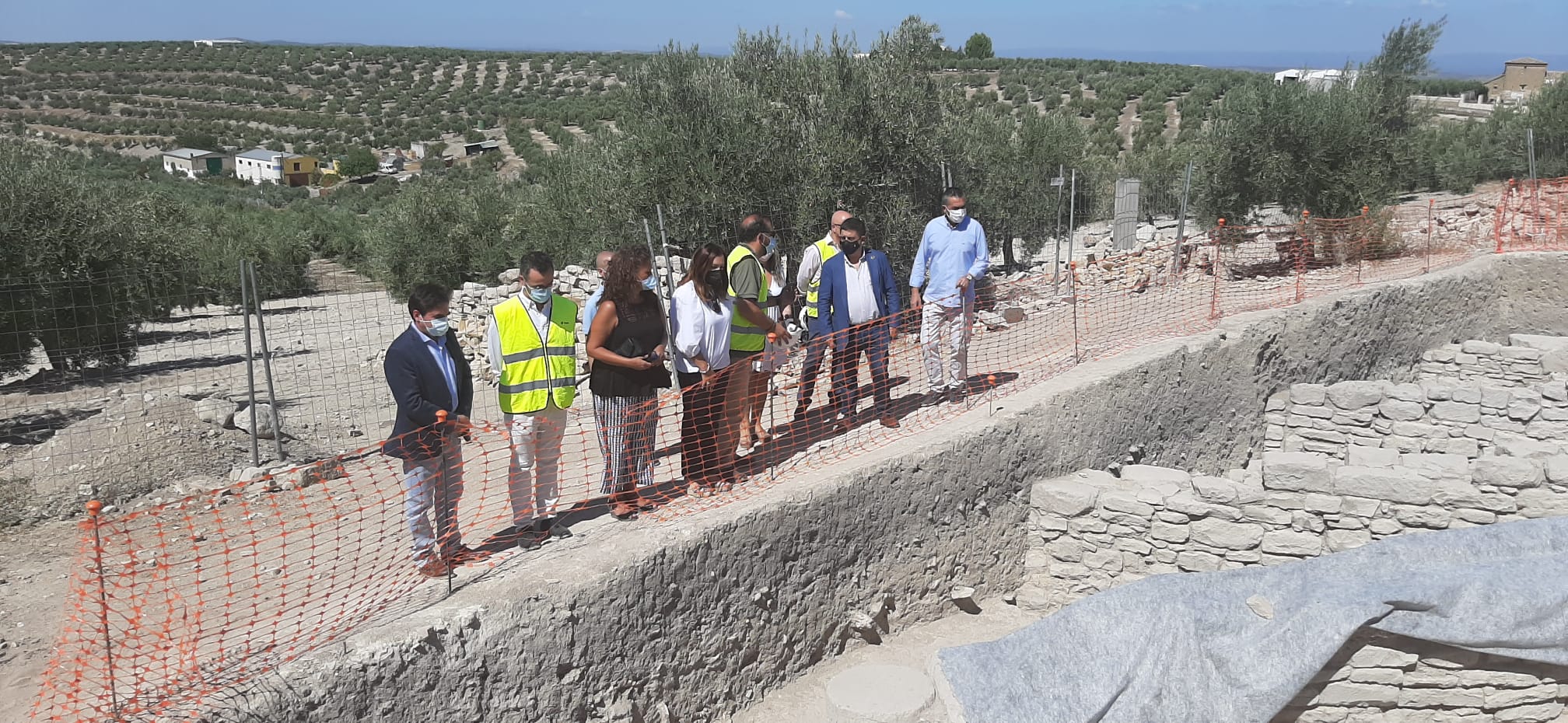 La subdelegada destaca la inversión del Gobierno de 1,2 millones de euros para la rehabilitación de la Cisterna Romana «La Calderona» de Porcuna