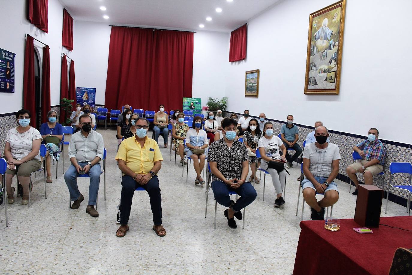 Responsables y personal que conforma el voluntariado en la reunión preparatoria. 
