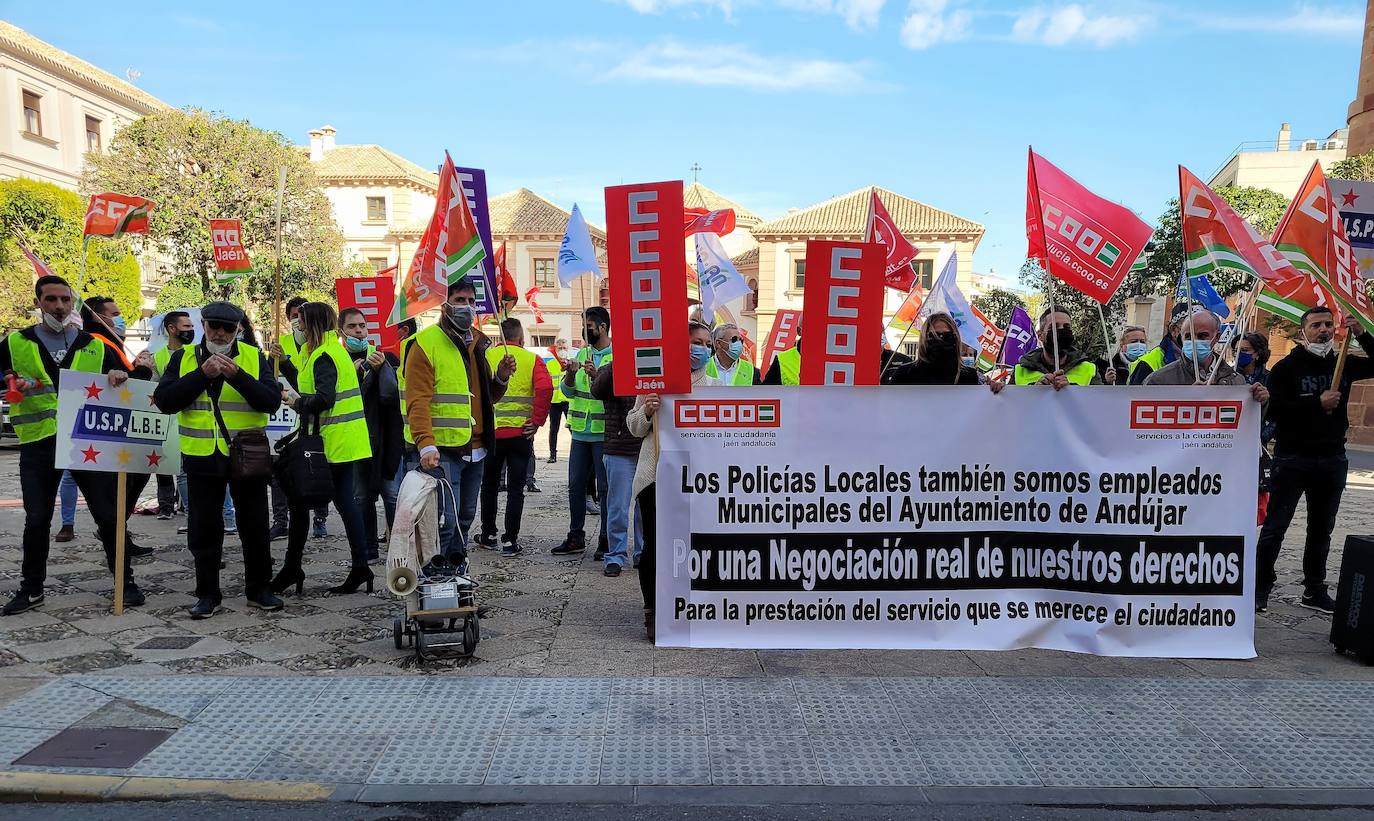 Concentración de de policías locales el pasado viernes en la Plaza de España. 