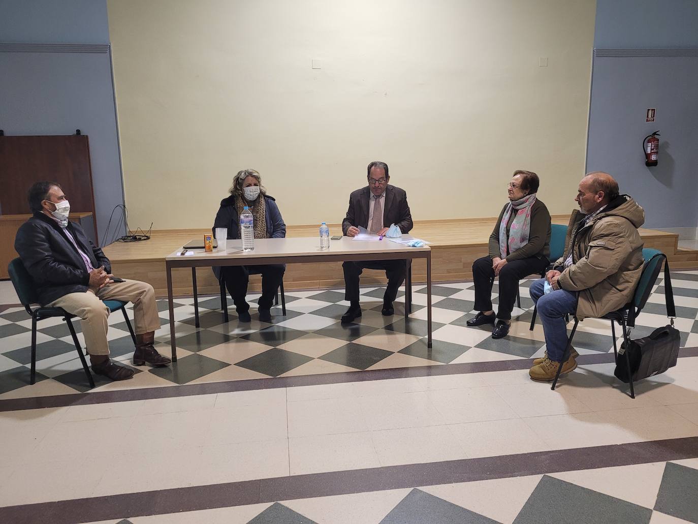 Reunión de miembros de la Academia Norteamericana de Literatura Moderna Internacional en el Centro de Iniciativas Sociales. 