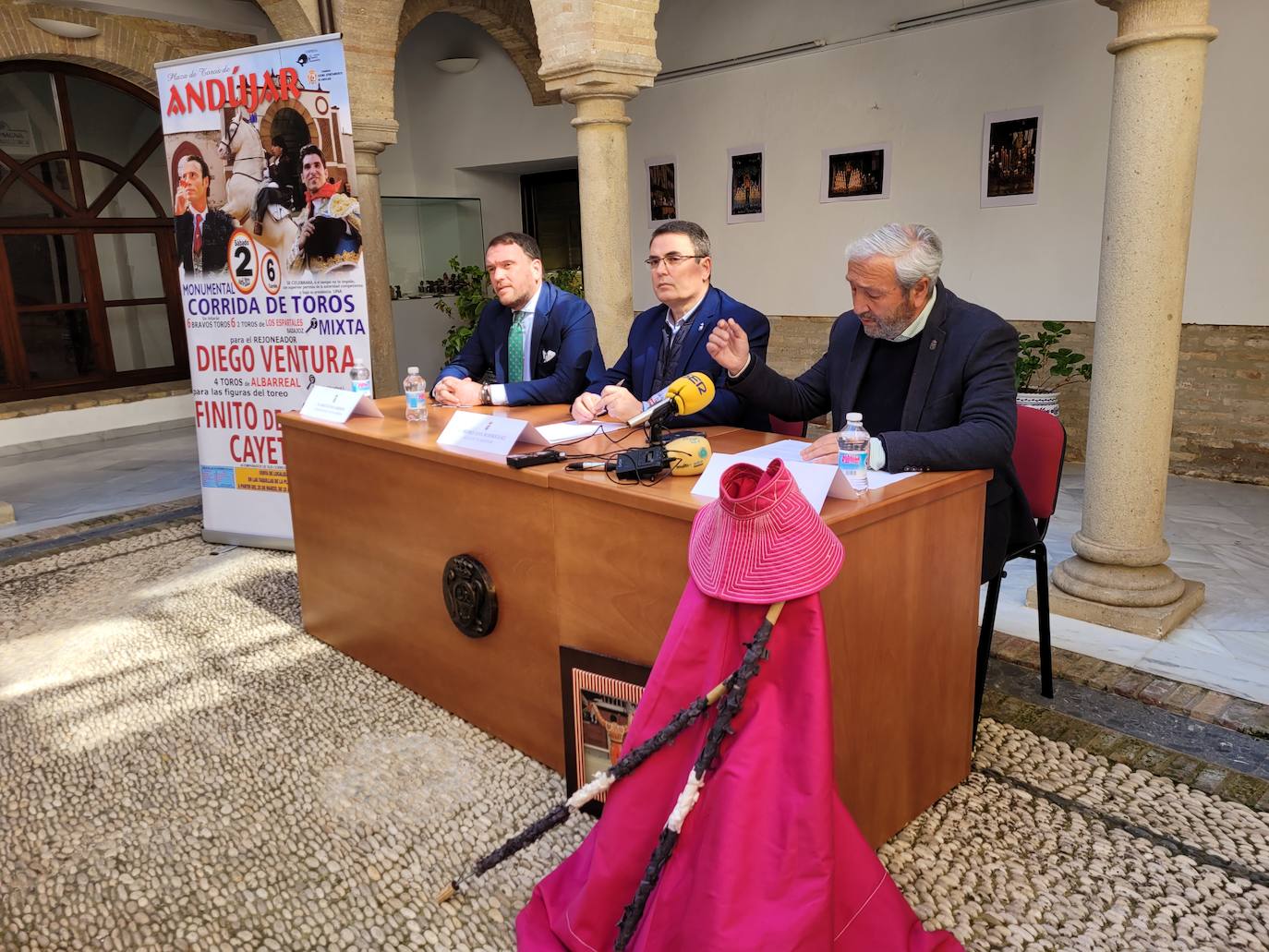 PRESENTACIÓN DEL CARTEL TAURINO. 
