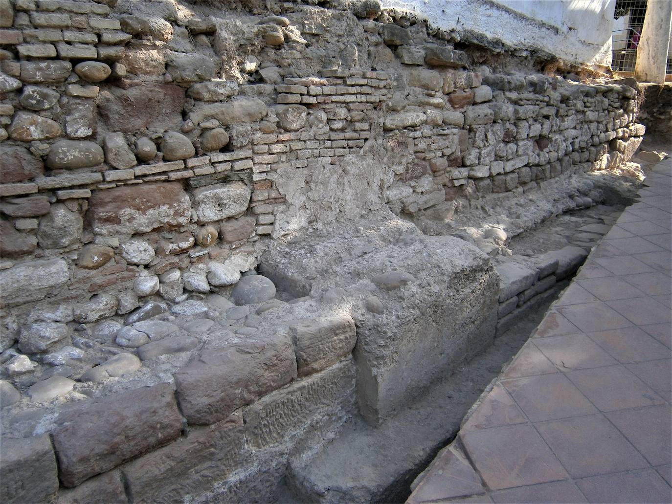 Resultado de las excavaciones realizadas en la zona de la Fuente Sorda, a espaldas del Altozano Deán Pérez de Vargas. 