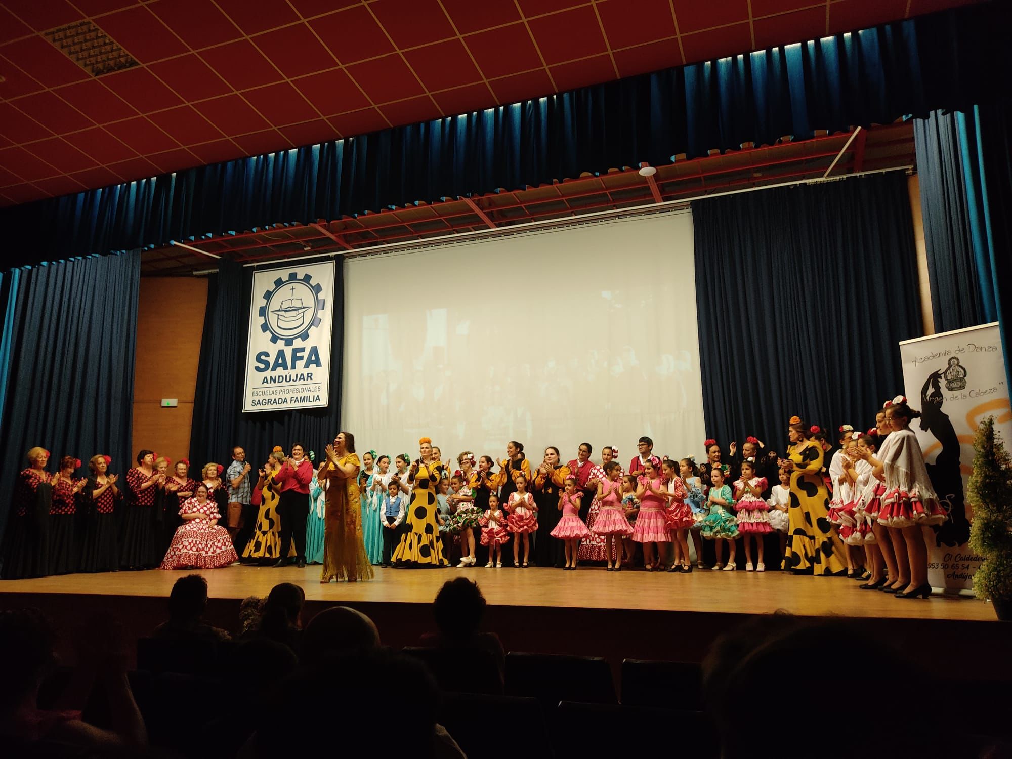 Integrantes del grupo de baile de Marisa Ortega en la SAFA. 