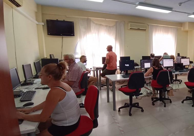 Usuarios en uno de los cursos formativos.