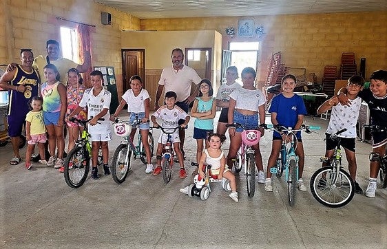 La zona de la Carretera del Barrero viste sus mejores galas
