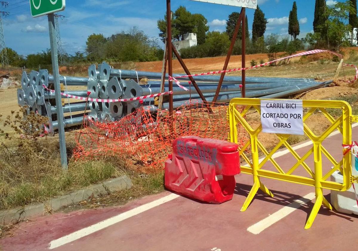 La iluminación del tramo inicial de la carretera de la Virgen, casi concluida