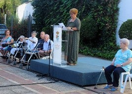 Lectura de manifiestos y poesías por parte de los mayores.