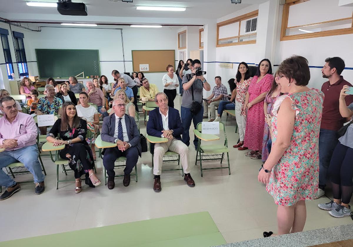 Acto de inauguración de curso con la presencia de las autoridades.