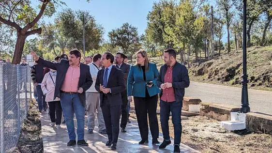 Asistentes al acto de inauguración.