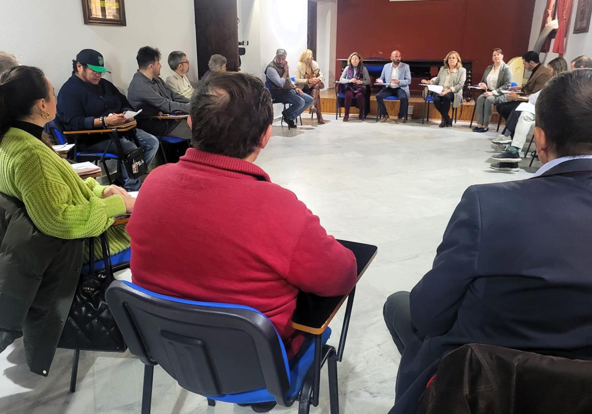 Reunión técnica del protocolo ayer en el Palacio de los Niños de Don Gome.