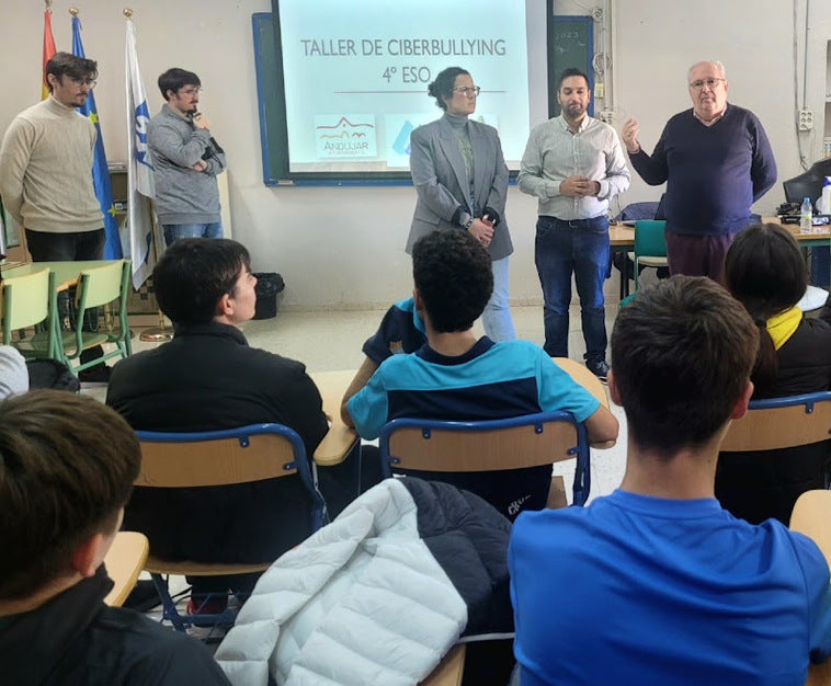 Unos talleres enseñarán a jóvenes y familiares sobre prácticas en ciberseguridad