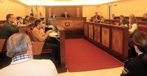 Sesión ordinaria con presencia de la inspectora-jefa, Dolores Regidor.