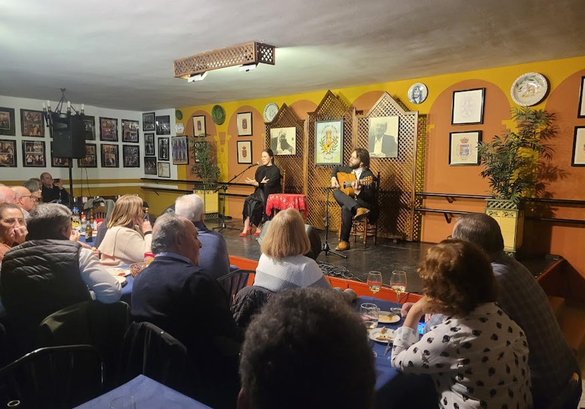 Lucía Beltrán y Patrocinio Hijo, el pasado viernes en la sede de la peña flamenca Los Romeros.