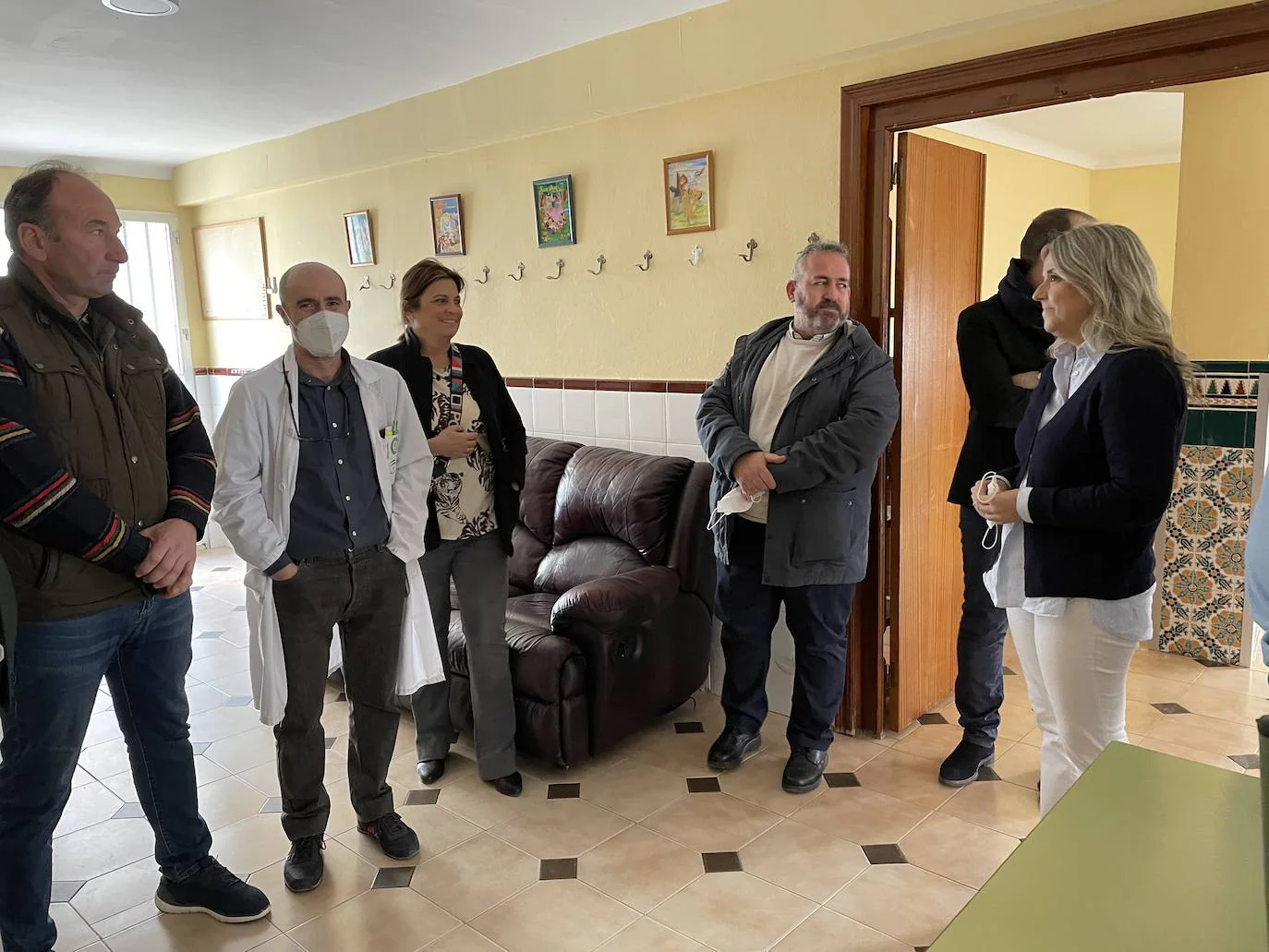 Elena González anuncia obras de reforma en el consultorio local de Higuera de Calatrava