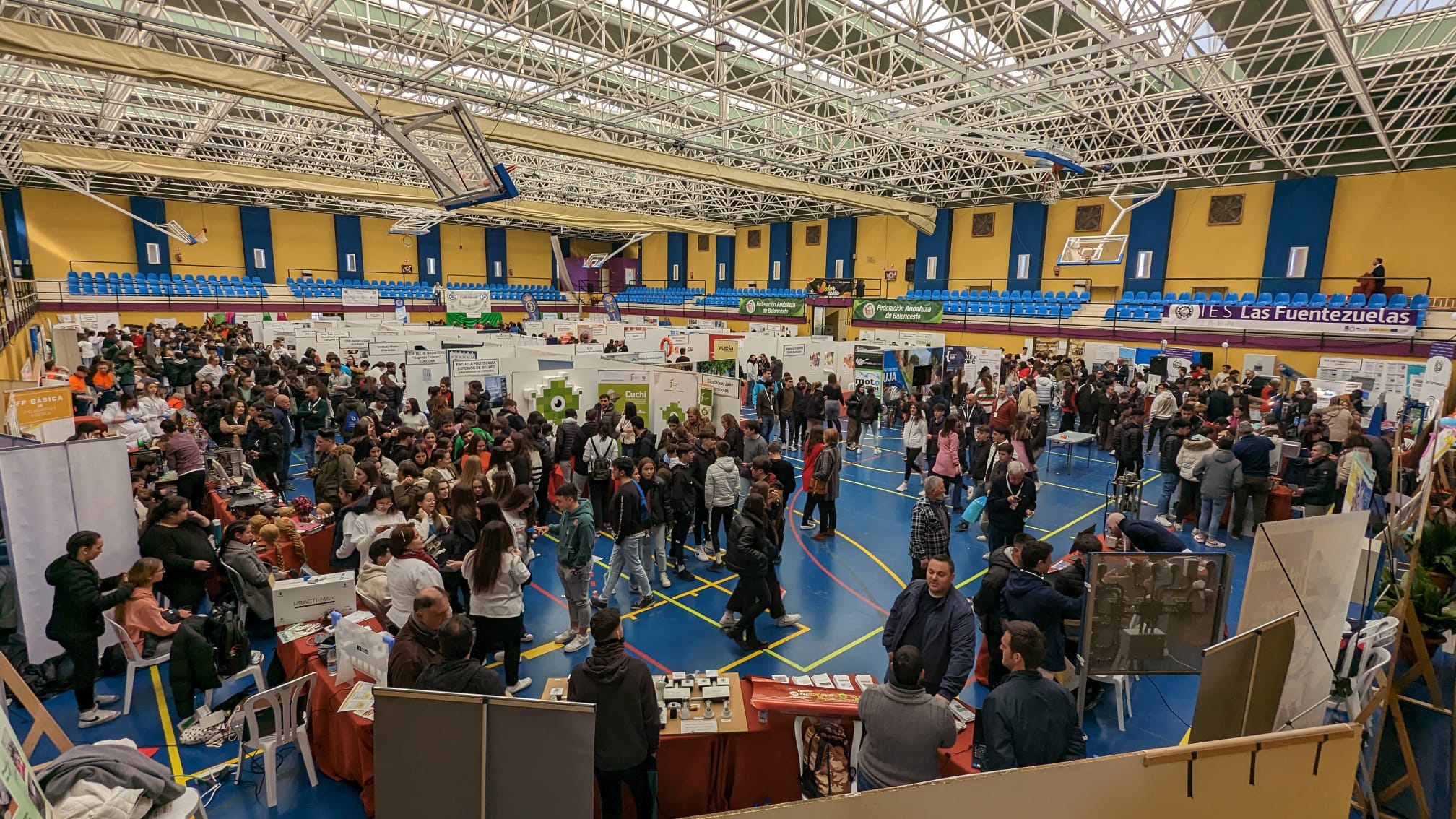 El 7º Salón del Estudiante de Marmolejo recibe hoy a más de 1.500 visitantes