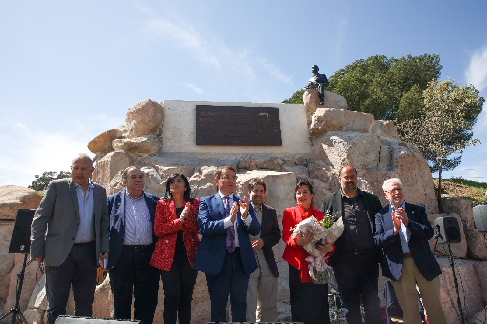 Una estatua recordará para la posteridad el paso de Miguel Hernández por el Santuario de la Virgen de la Cabeza