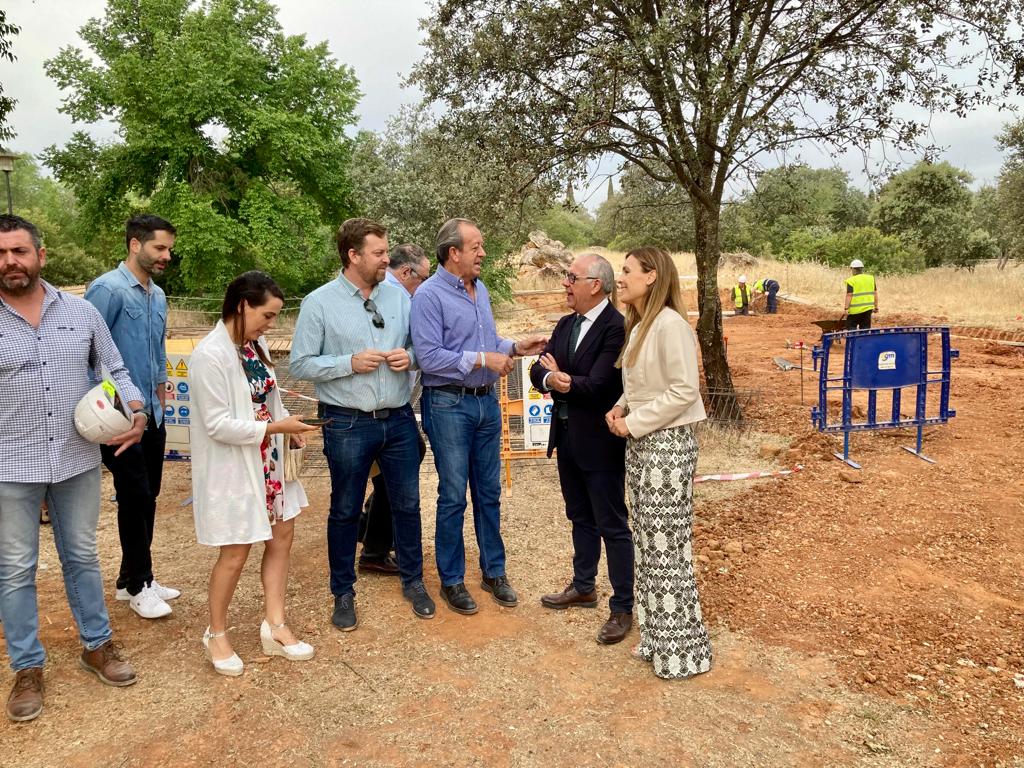 El delegado del Gobierno realiza una visita técnica a las obras del Cercado del Ciprés de Andújar 