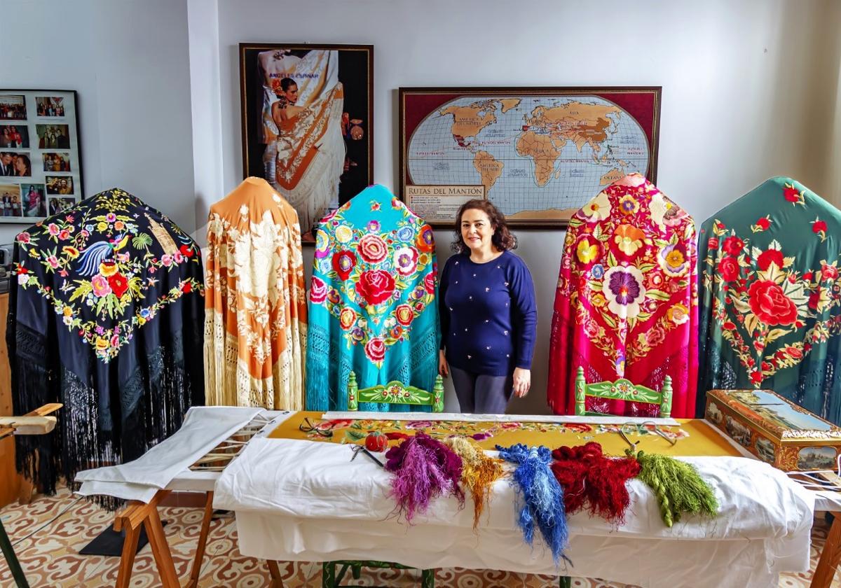 La firma mantones de manila de Ángeles Espinar amadrinará Andújar Flamenca