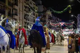 Paso de la Cabalgata por la Corredera Capuchinos.