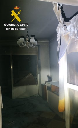 Así quedó el inmueble tras el fuego.