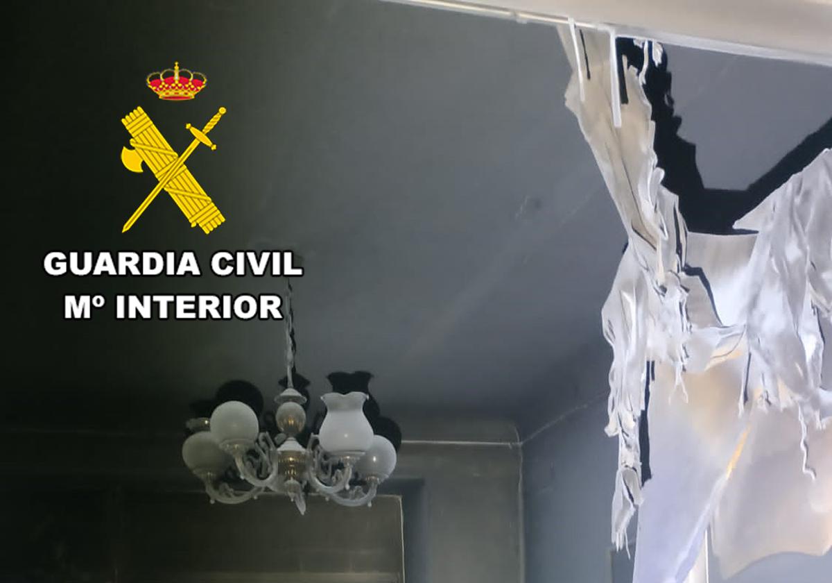 La Guardia Civil rescata a dos personas en el incendio de una vivienda Lopera