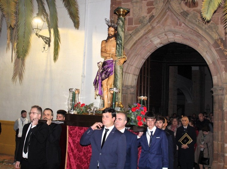 La cofradía de la Santa Vera Cruz vive momentos emotivos en la Cuaresma de Andújar